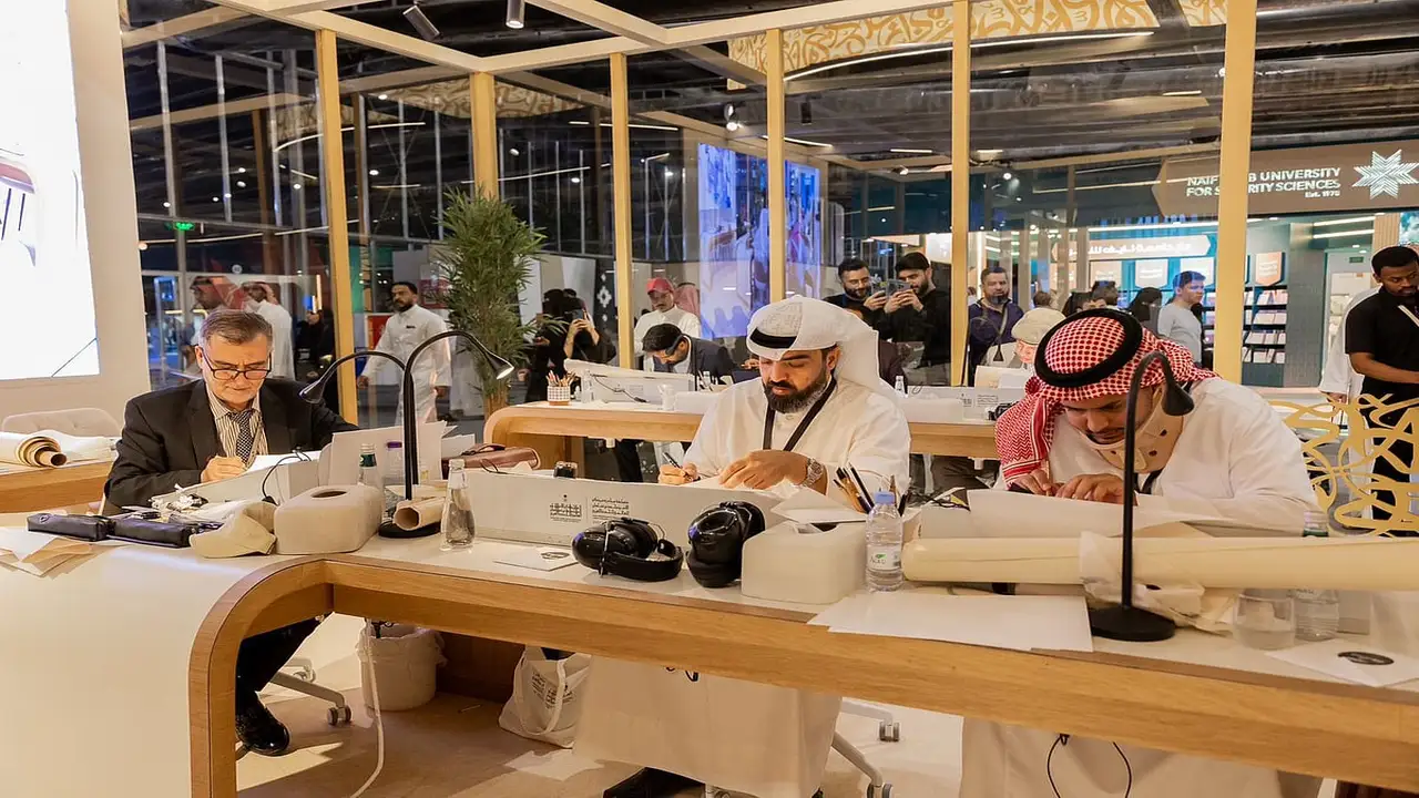 مسابقة الخط العربي العالمية تطلق تصفياتها النهائية بمركز الأمير محمد بن سلمان